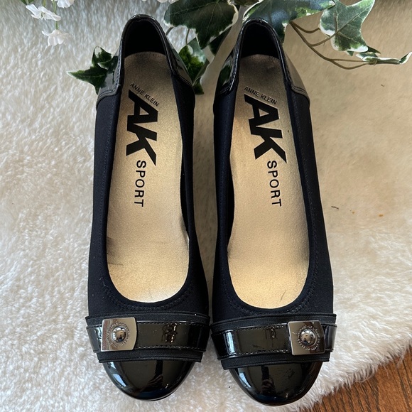 Anne Klein flats - Picture 2 of 6